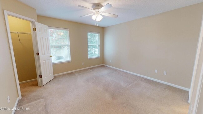 Building Photo - 1009 S Bank Way