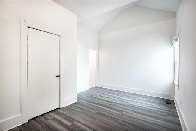Building Photo - 1353 Finley St NE