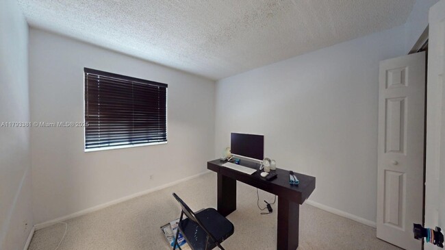 Building Photo - 4714 SW 13th Ct