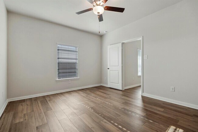 Building Photo - 420 Mystic Slopes Dr