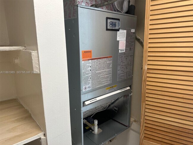 Building Photo - 1801 NE 140th St