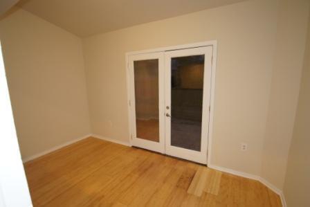 Building Photo - ADORABLE PET-FRIENDLY 2-BEDROOM TOWNHOUSE ...