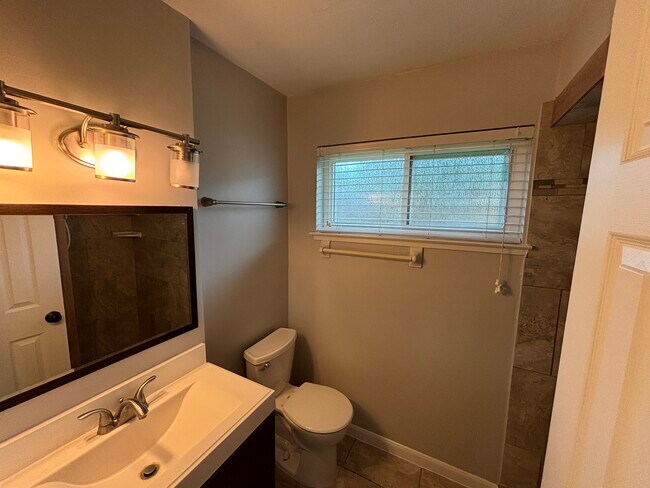 Building Photo - 9423 Fairdale Ln