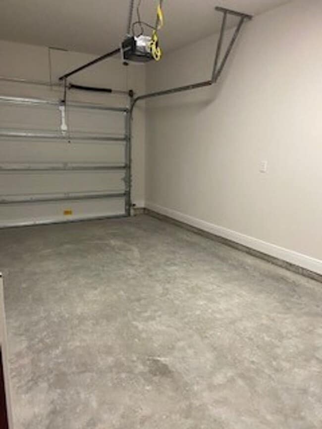 Building Photo - FURNISHED!!!  BEAUTIFUL 3 BEDROOM 2.5 BATH...