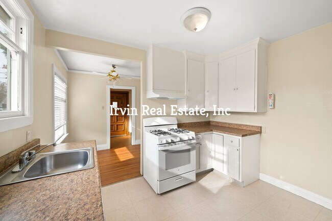 Building Photo - Nice 3 Bedroom and 2 Bath House with Backyard