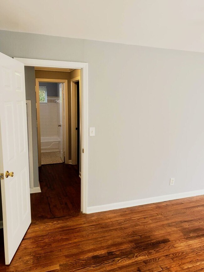 Building Photo - 1596 Line Cir