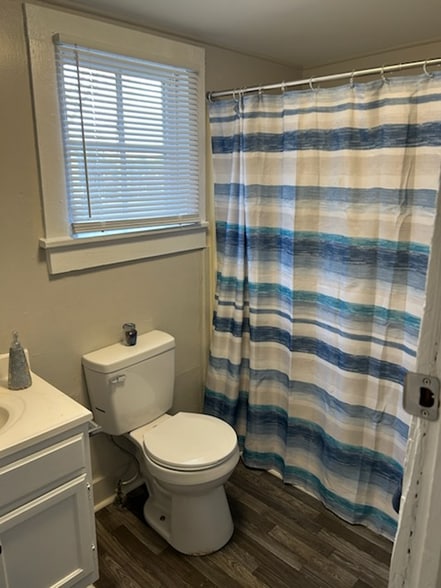 Building Photo - 927 S Jackson St