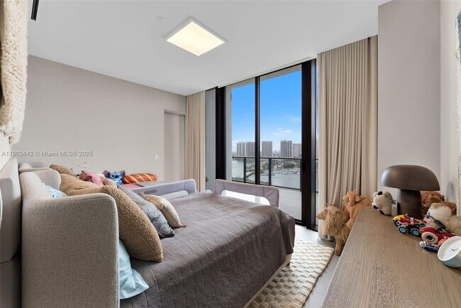 Building Photo - 5500 Island Estates Dr