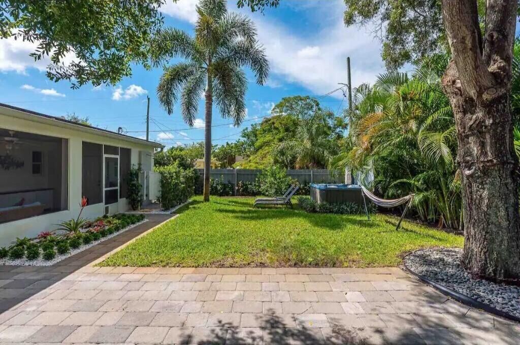 Building Photo - 5515 Spruce Ave