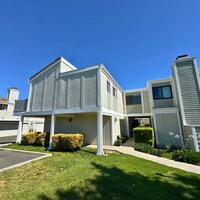 Building Photo - 2 Bedroom Condo for Rent in Canyon Country!