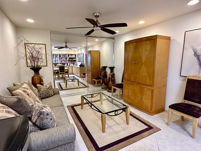 Building Photo - 264 Avenida del Sol