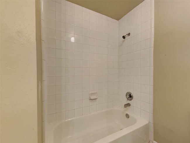 Building Photo - 26887 Castlecliff Ln