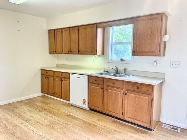 Building Photo - 7141 Margarets Ln