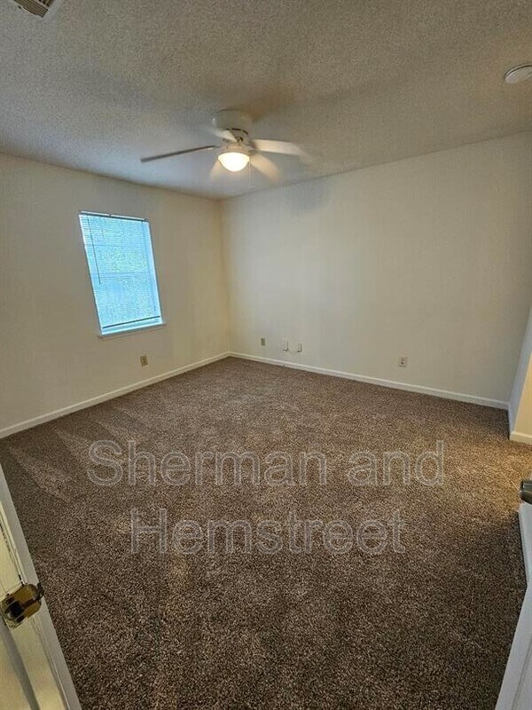 Building Photo - 318 Commons Dr