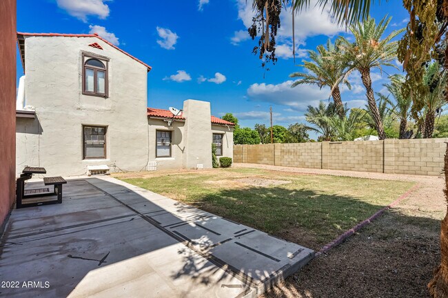 Building Photo - 3949 E Earll Dr