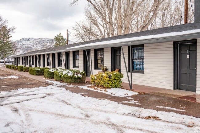 Primary Photo - 1180 S Cove View Rd