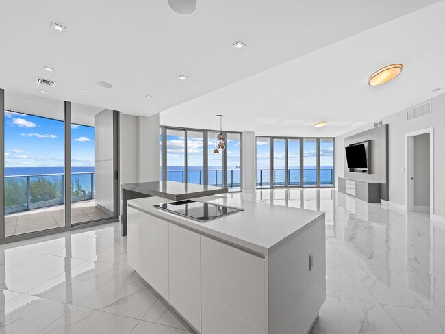 Building Photo - 701 S Fort Lauderdale Beach Blvd