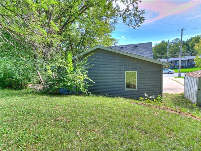 Building Photo - 4 Bedroom Single Family Home
