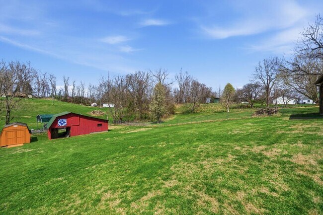 Building Photo - 392 Minga Rd