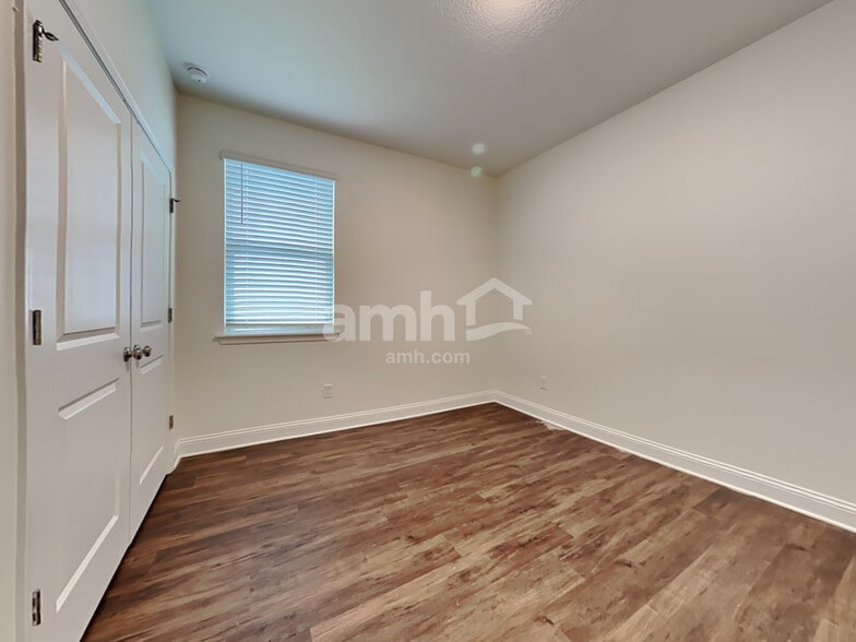 Building Photo - 558 Onate Cir