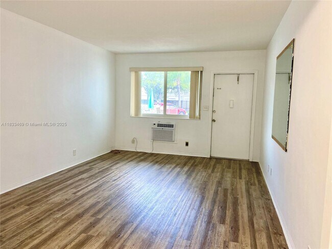 Building Photo - 3533 Tyler St