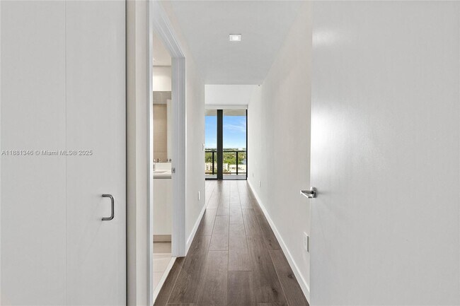 Building Photo - 1116 N Ocean Blvd