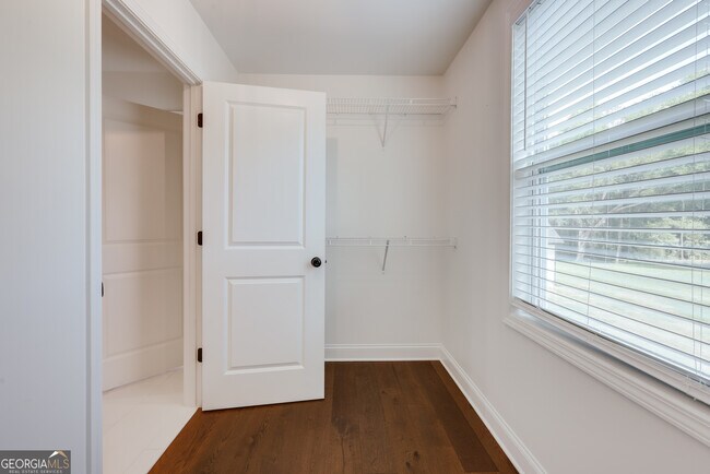 Building Photo - 499 Little Oak St