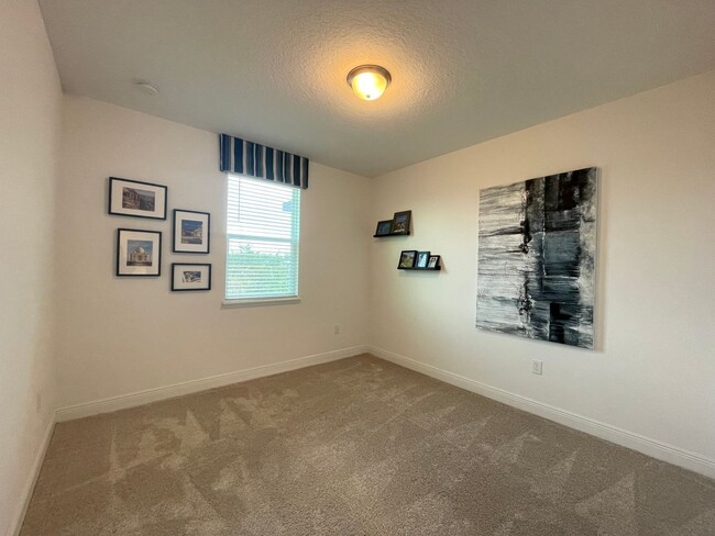 Building Photo - 3 Bedroom, 2.5 Bath Townhome in Enclave at...