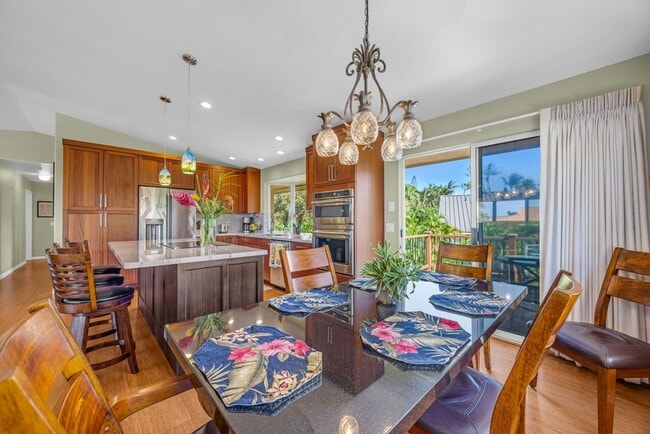 Building Photo - Single-family home with upstairs & downstairs rentals