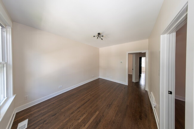 Building Photo - Beautiful 4 Bed 2 Bath home in the heart of Irving Park!