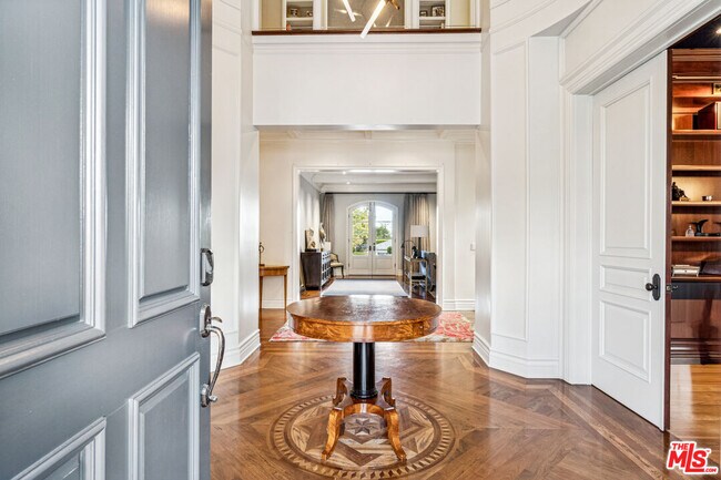 Building Photo - 458 Toyopa Dr