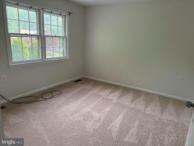 Building Photo - 12461 Hedges Run Dr