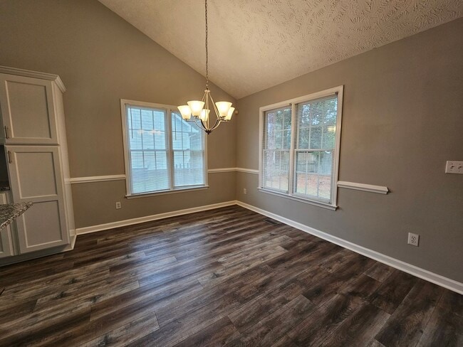 Building Photo - NEW LISTING!!!!!
