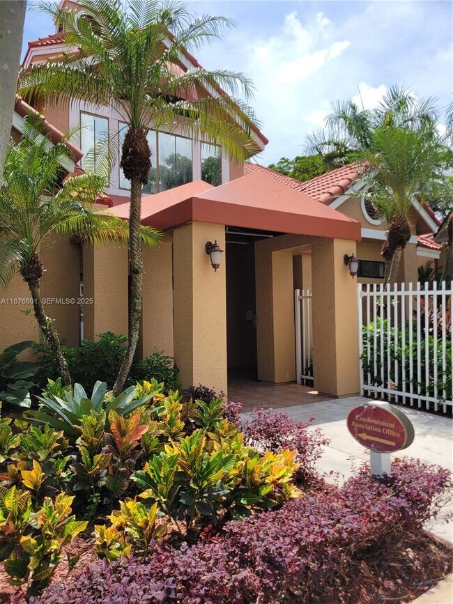 Building Photo - 10440 SW 156th Ct