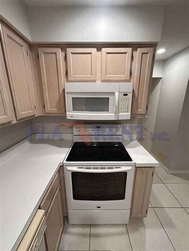 Building Photo - *  3/2.5 Golf Villa located in Winter Springs *