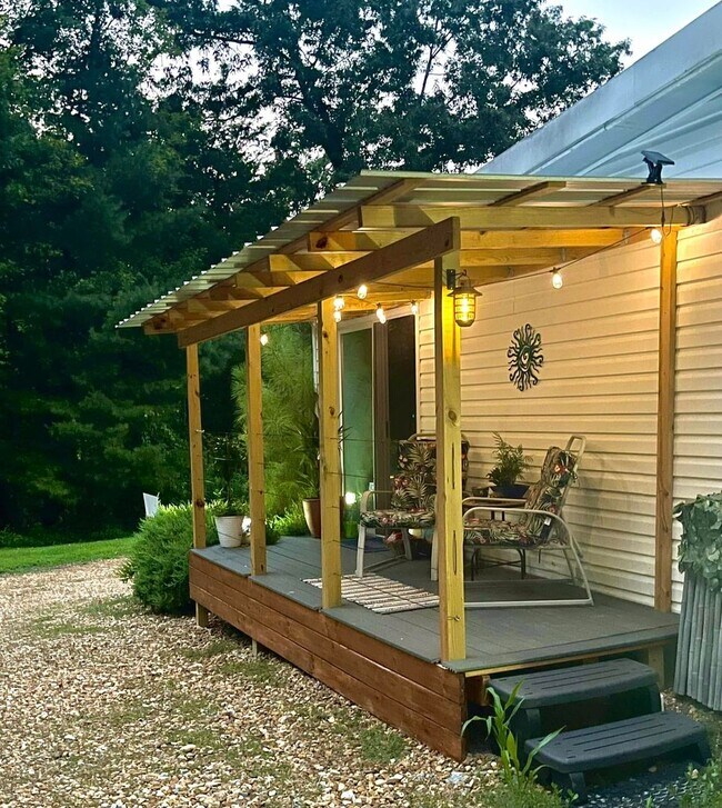 Primary Photo - Adorable Bungalow