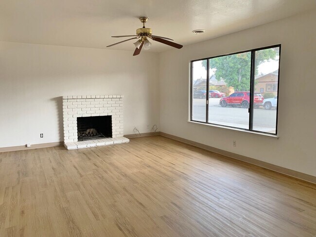 Building Photo - 1590 Cembellin Dr