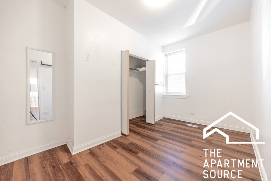 Building Photo - 1900 S Throop St