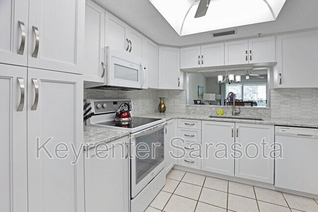 Building Photo - 6505 Stone River Rd