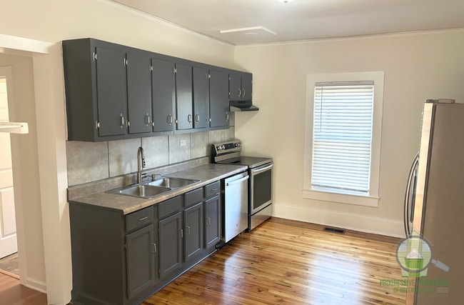 Building Photo - 25 W Main St