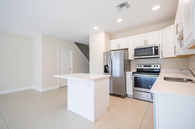 Building Photo - 12425 Westhampton Cir