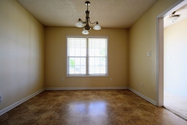 Building Photo - 1445 Avoncroft Dr