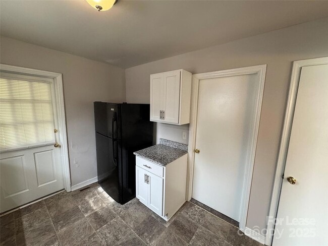 Building Photo - 2116 Finchley Dr