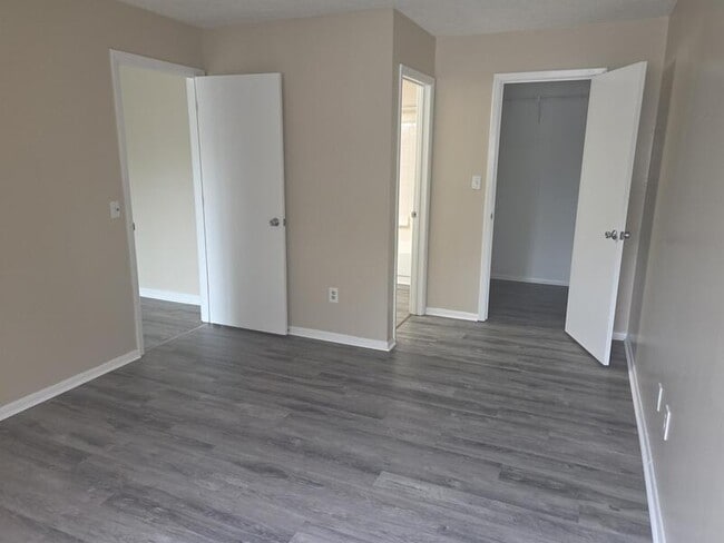 Building Photo - 4240 Village Pkwy Cir E