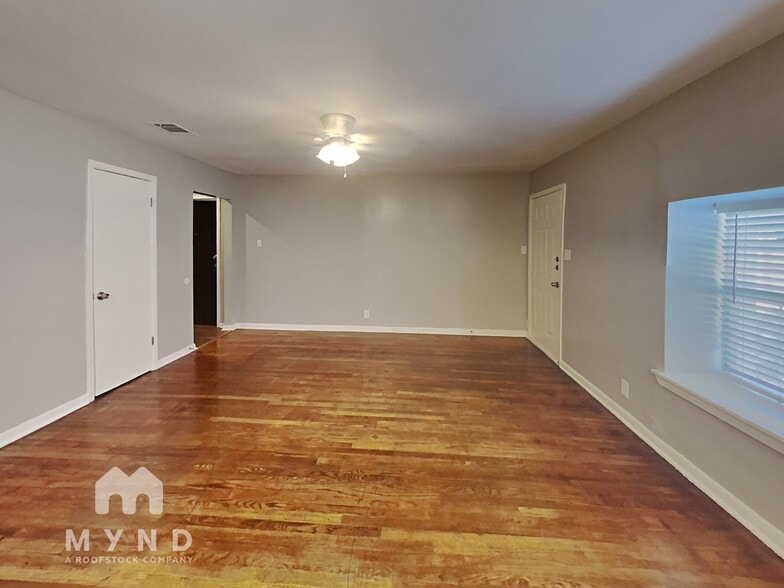 Building Photo - 510 E University Ave