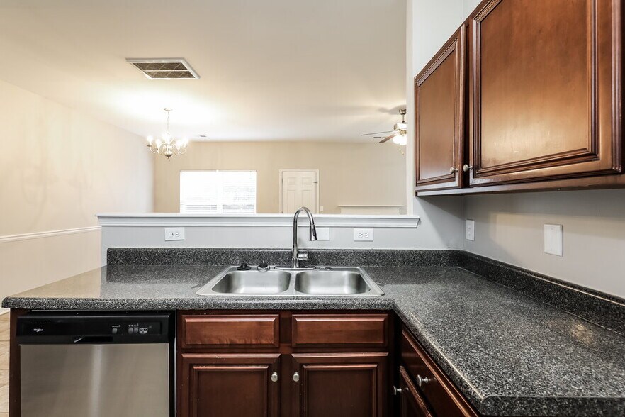 Building Photo - 6450 Splitpine Ct