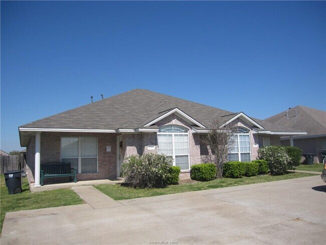 Building Photo - 2329 Axis Ct
