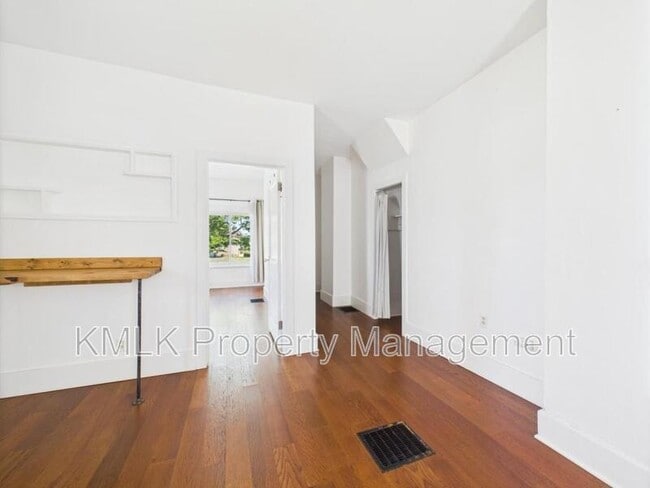 Building Photo - 446 Brandon Ave