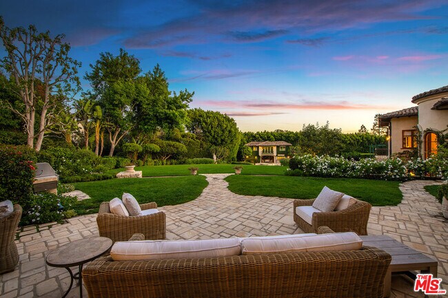 Building Photo - 1550 Amalfi Dr