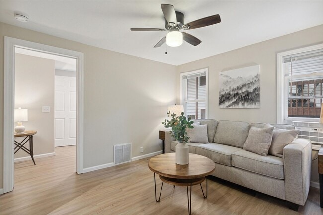 Building Photo - 2107 Schlimgen Ave